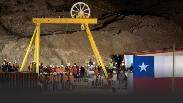 Chilean miners trapped 700 meters below ground