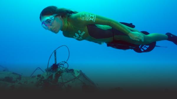 Woman freediver